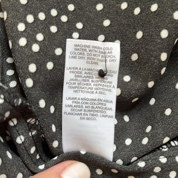 DYNAMITE | sleeveless polka dot blouse - Picture 6 of 6